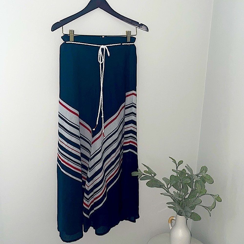 Tommy Hilfiger Navy Maxi Skirt. Size 2‎